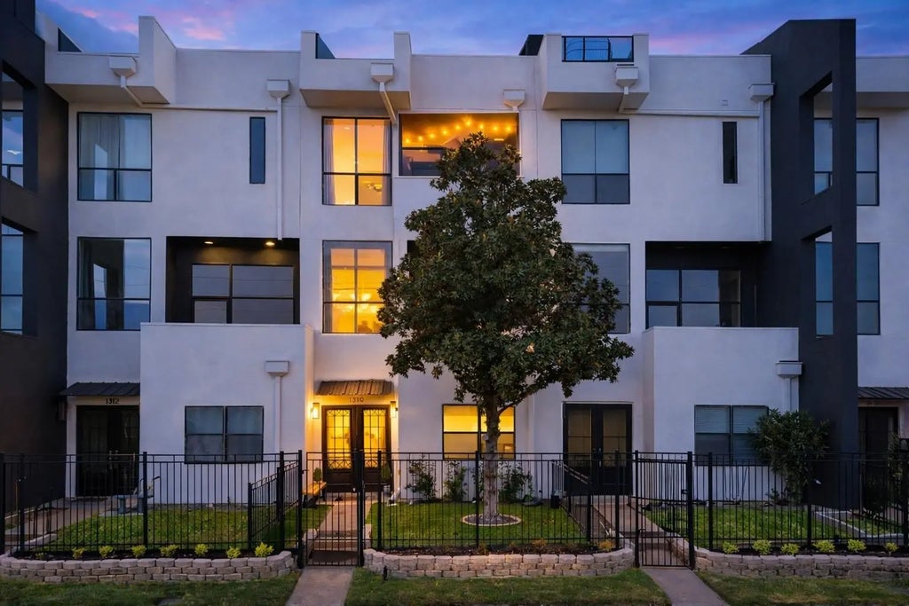 1310 W Dallas Street, Houston