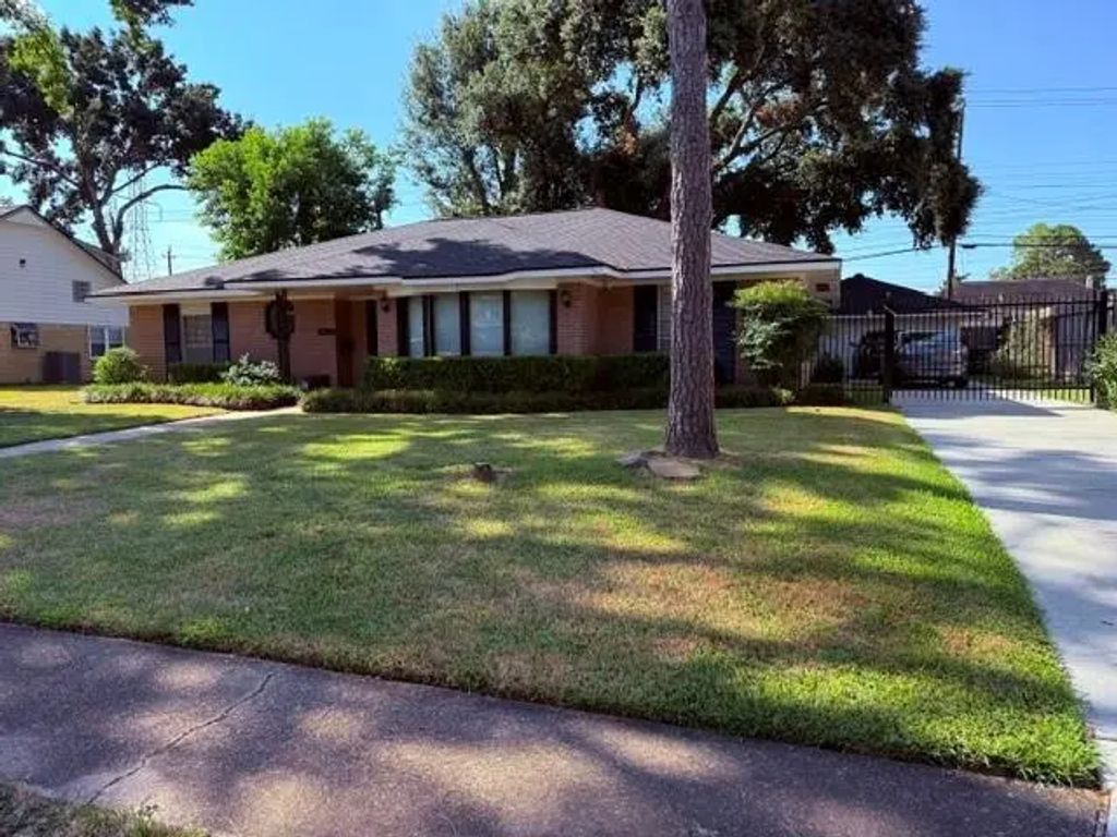 7823 Twin Hills Drive, Houston