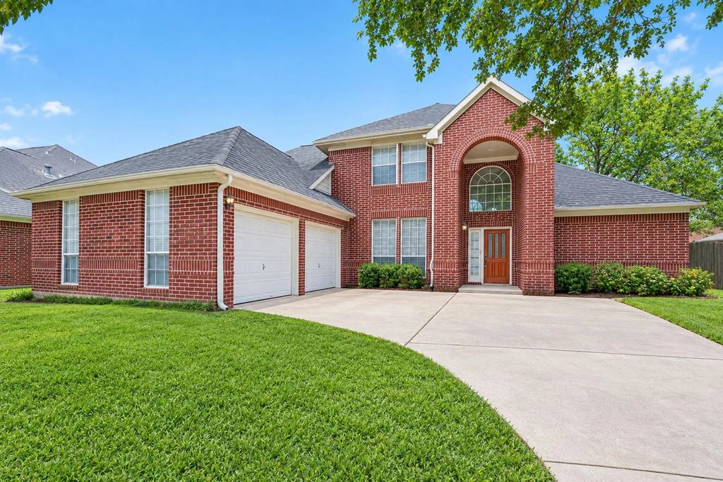 2411 Charter Oaks Court, Pearland
