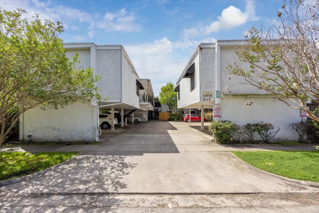 1645 W Main Street 11, Houston