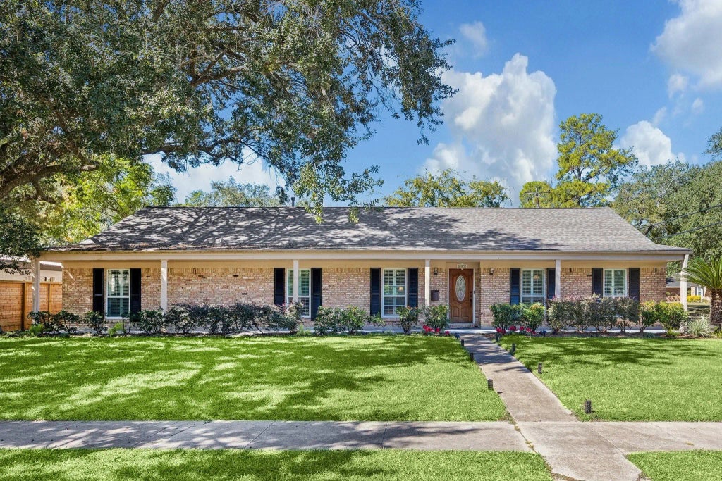 10902 Mullins Drive, Houston