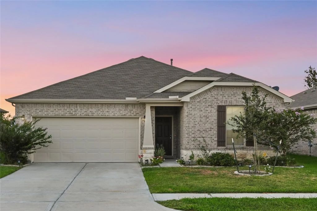 335 Appaloosa Drive, Alvin