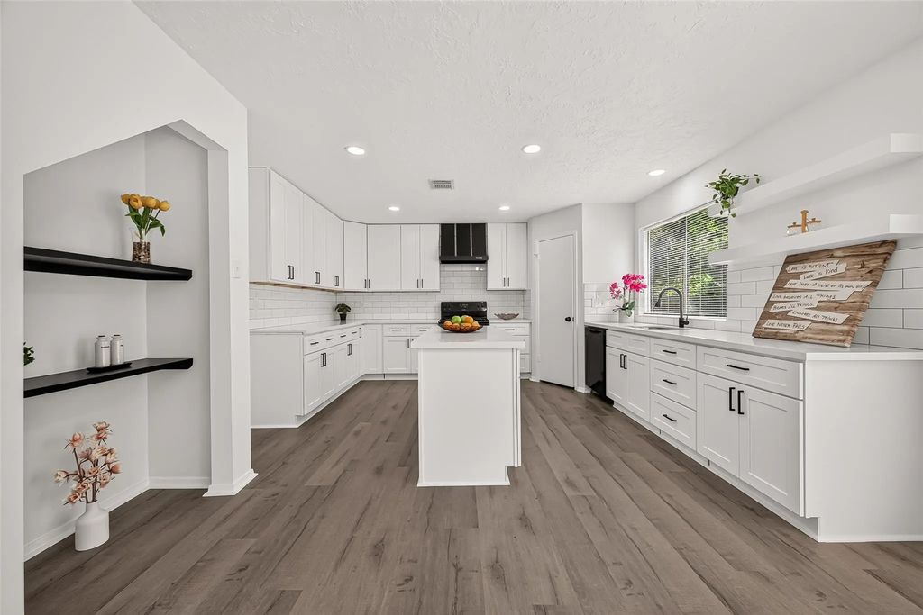 15511 Sungold Court, Houston