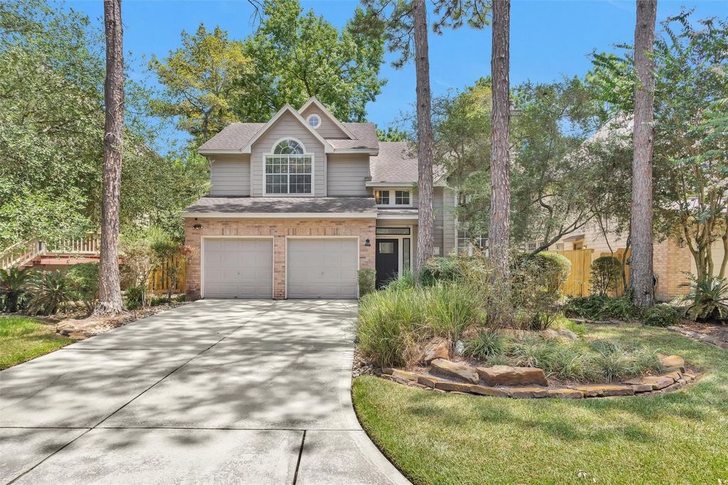 84 E Lakeridge Drive, The Woodlands