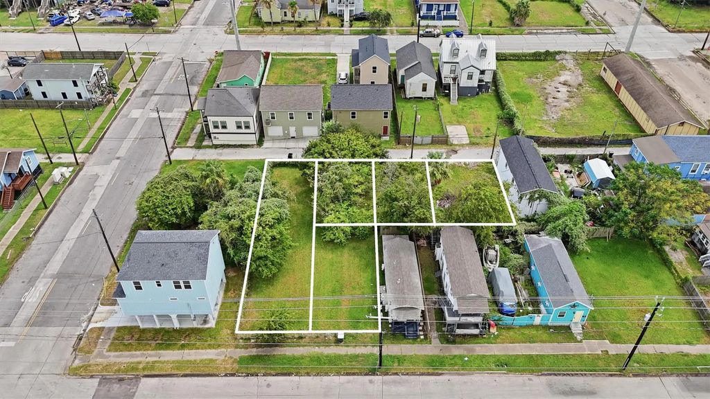 3905-3913 Winnie Street, Galveston