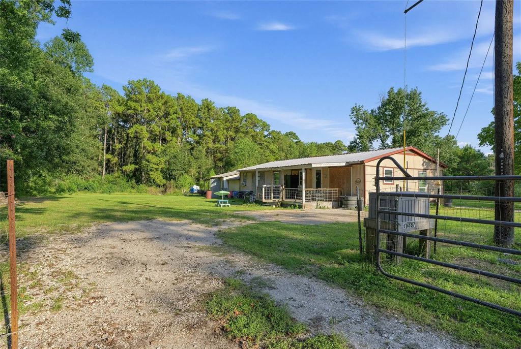 16887 Main Street, Splendora