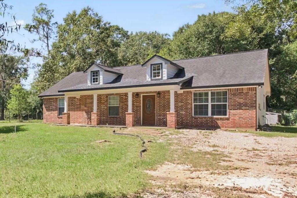 183 County Road 3310b, Cleveland