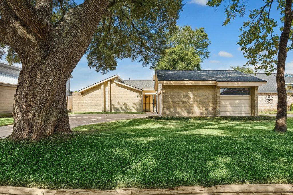 7619 Athlone Drive, Houston