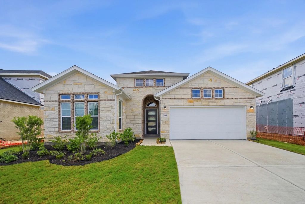 7938 Jade Crest Drive, Angleton