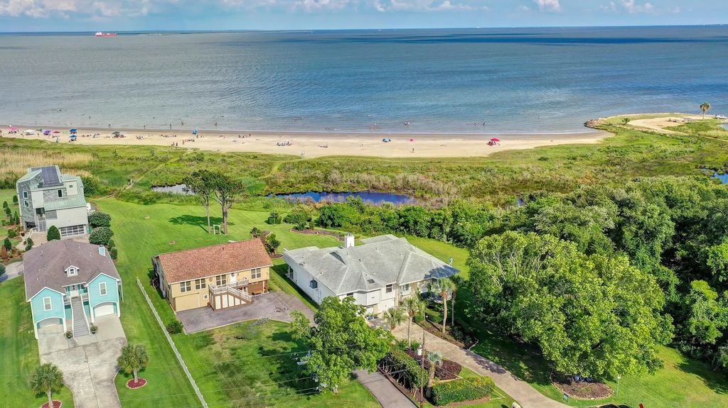 5113 Oleander Street, Seabrook