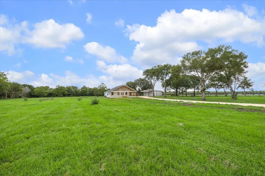 1935 Willow Road, Wallis