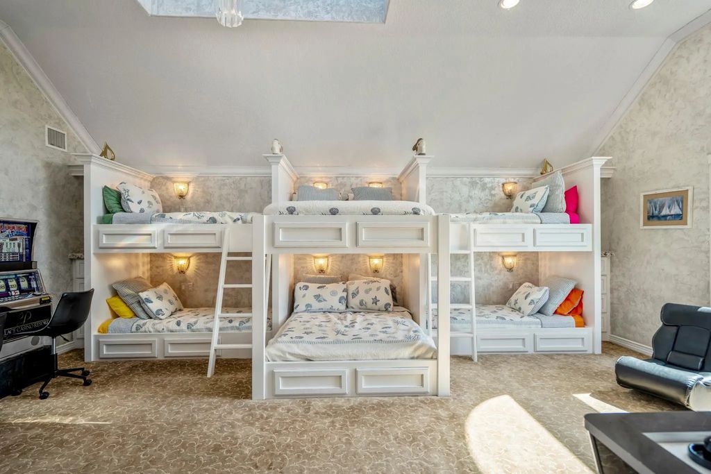 16544 John Silver Road, Jamaica Beach