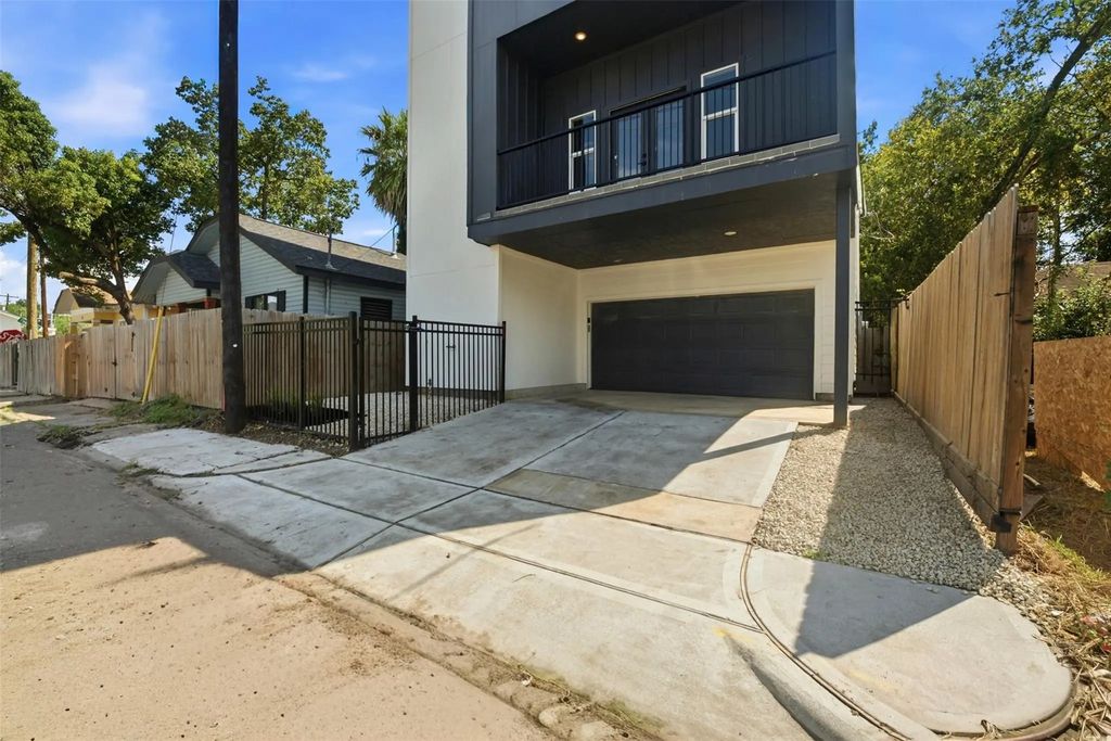 2911 Burkett Street, Houston