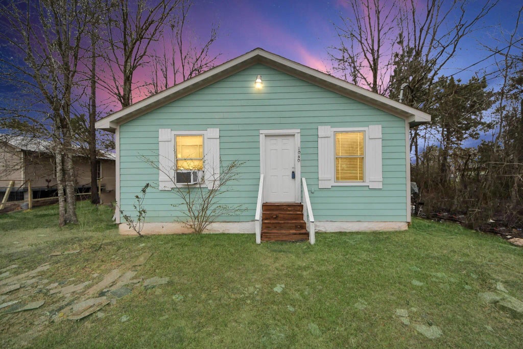 1040 County Road 5007, Cleveland