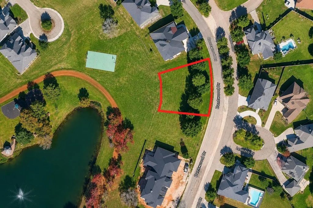 220 Bentwood Dr, Montgomery