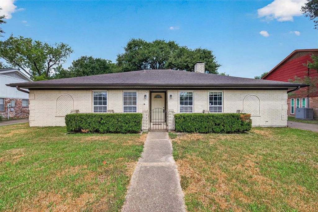 11710 N Petersham Drive, Houston