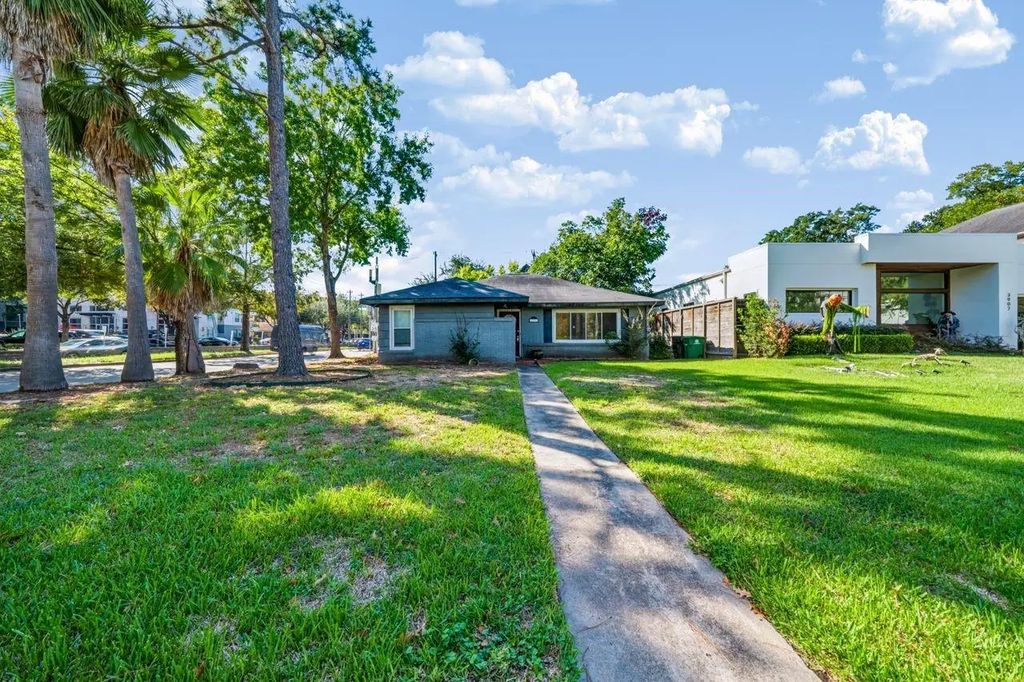 3903 Colquitt Street, Houston