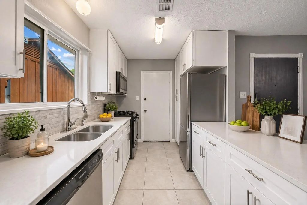 3002 Newcastle Drive, Baytown