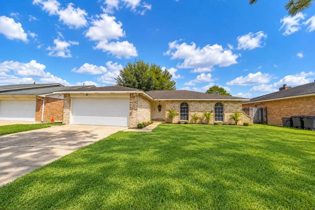 9907 Towne Brook Lane, Sugar Land