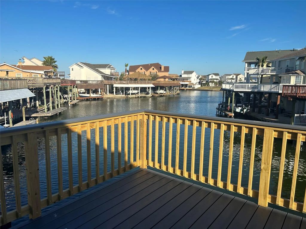 306 Isles End Road, Tiki Island