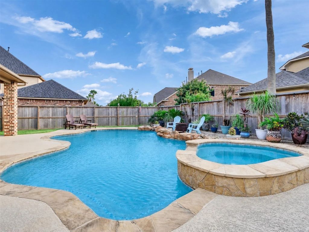 2557 Estrada Drive, League City