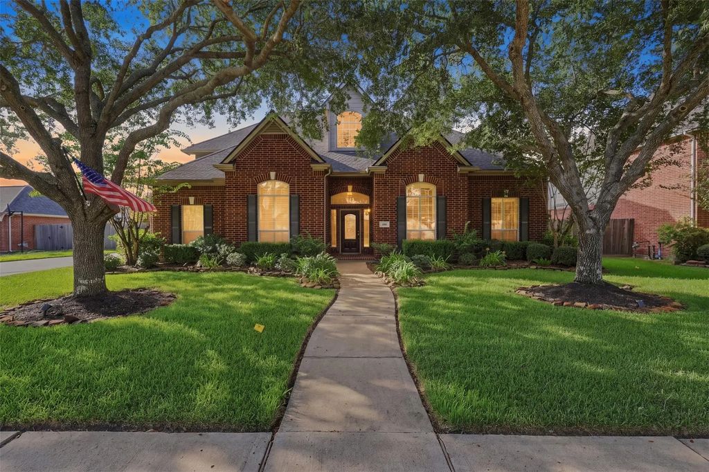 316 Falcon Lake Drive, Friendswood