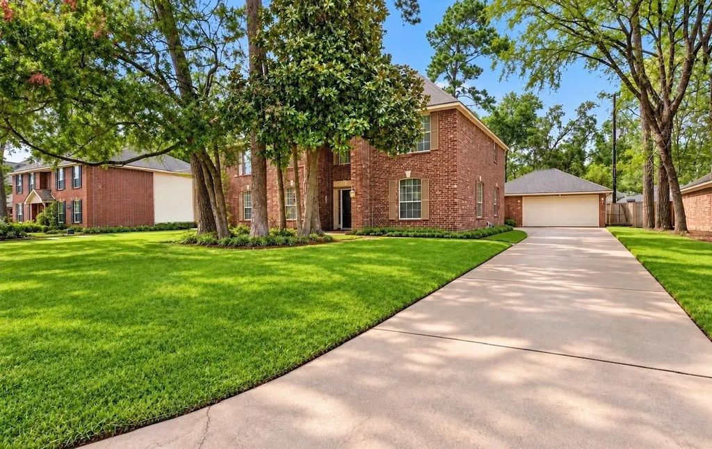 111 Pine Manor Drive, Conroe