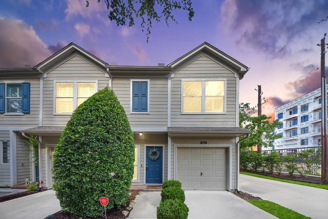 943 W Heights Hollow Lane, Houston