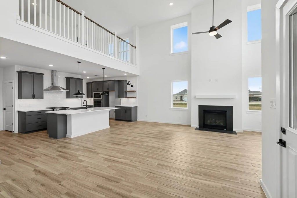 303 Boulden Court, Sealy