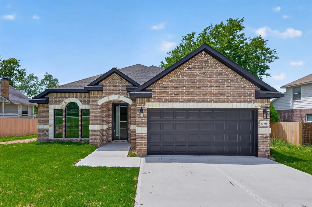 12431 Green Ridge Drive, Willis