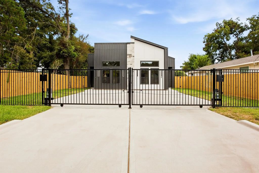 944 Lucky Street, Houston
