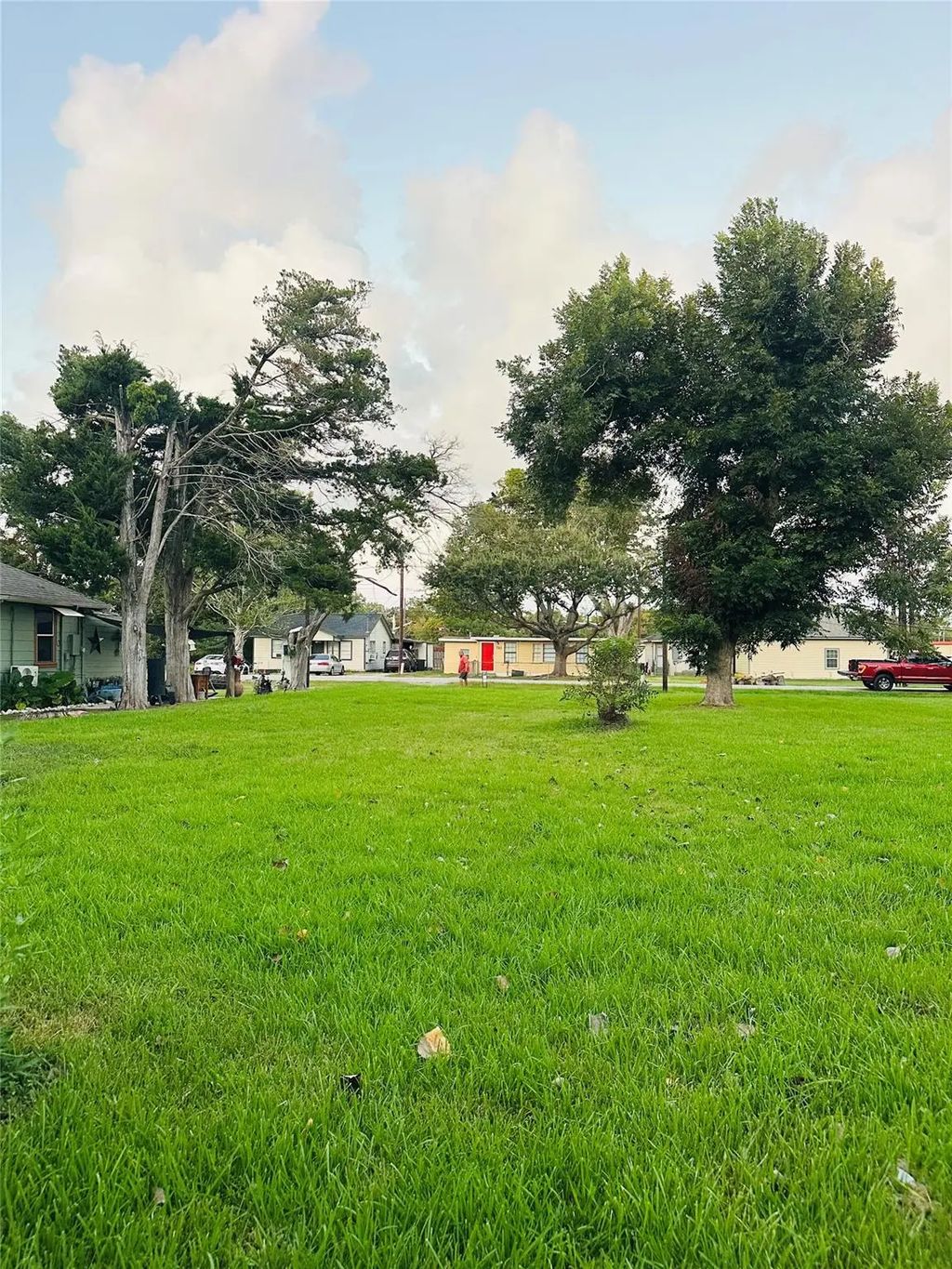 Vine Street, Clute