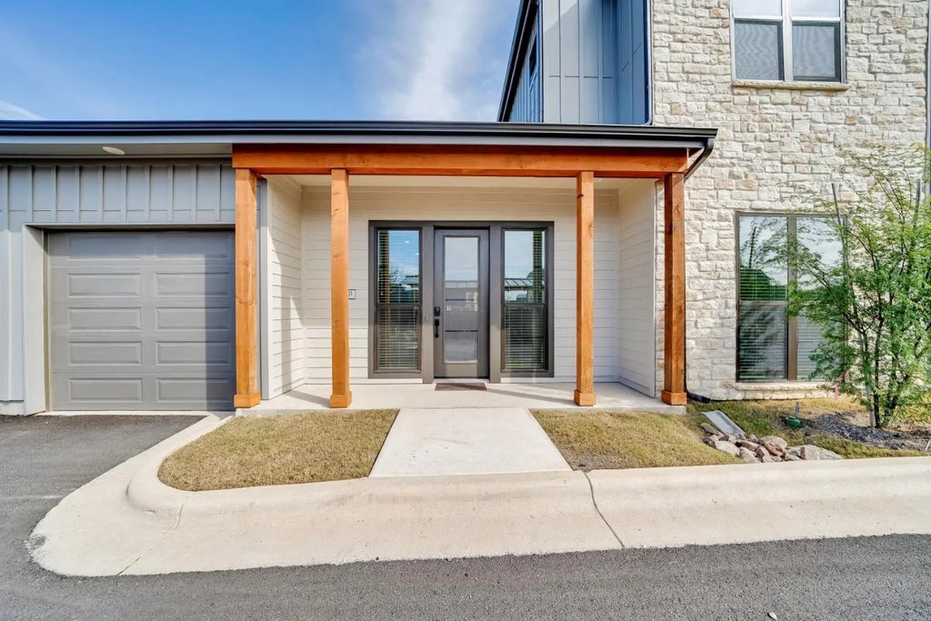 1601-437 Mustang Drive, Marble Falls