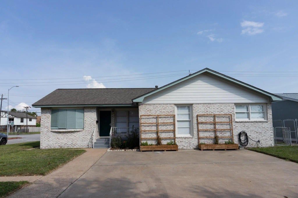 7218 Sycamore Drive, Galveston