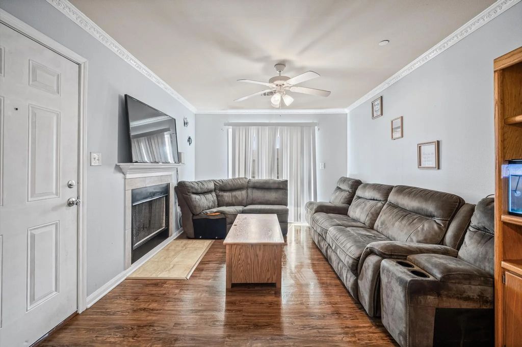 7600 Emmett F Lowry Expressway 416, Texas City