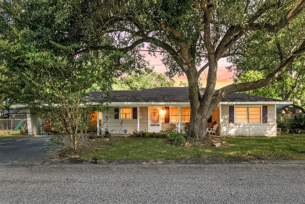 1811 Myrtle Street, Liberty