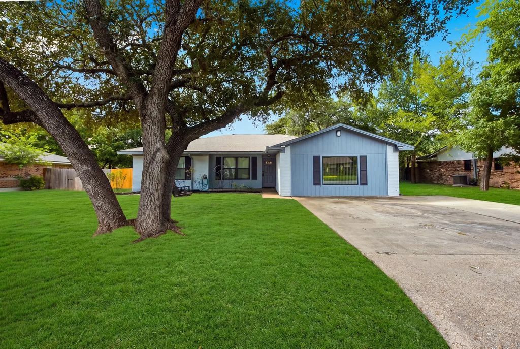 1302 Hawk Tree Drive, College Station