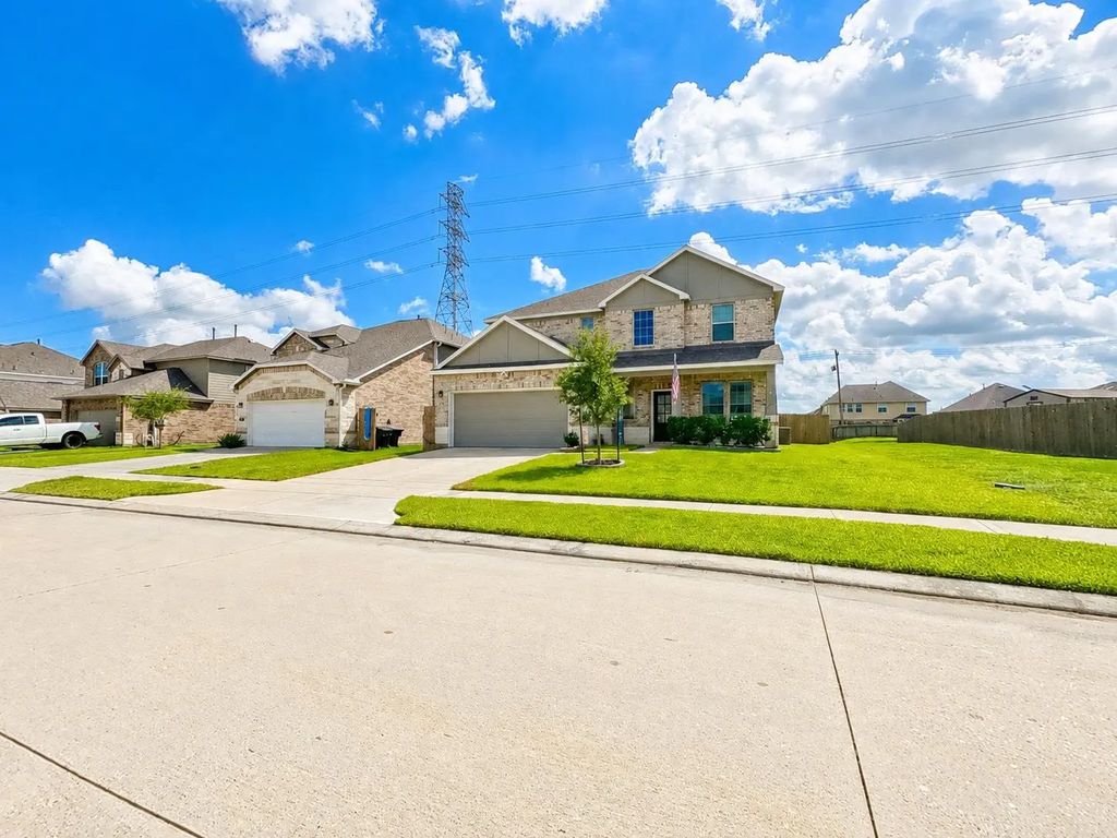 377 Selah Court, Alvin