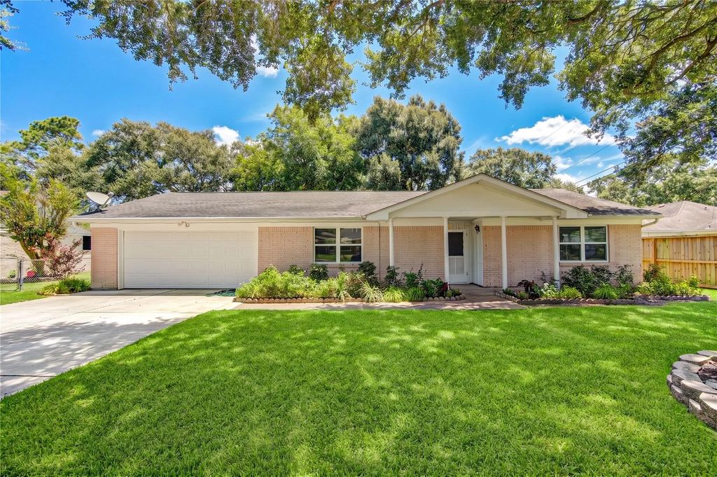 1105 Kost Road, Alvin