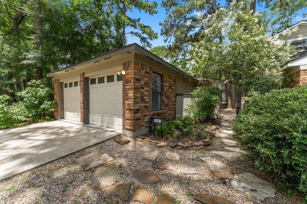 14 W Cobble Hill Circle, The Woodlands