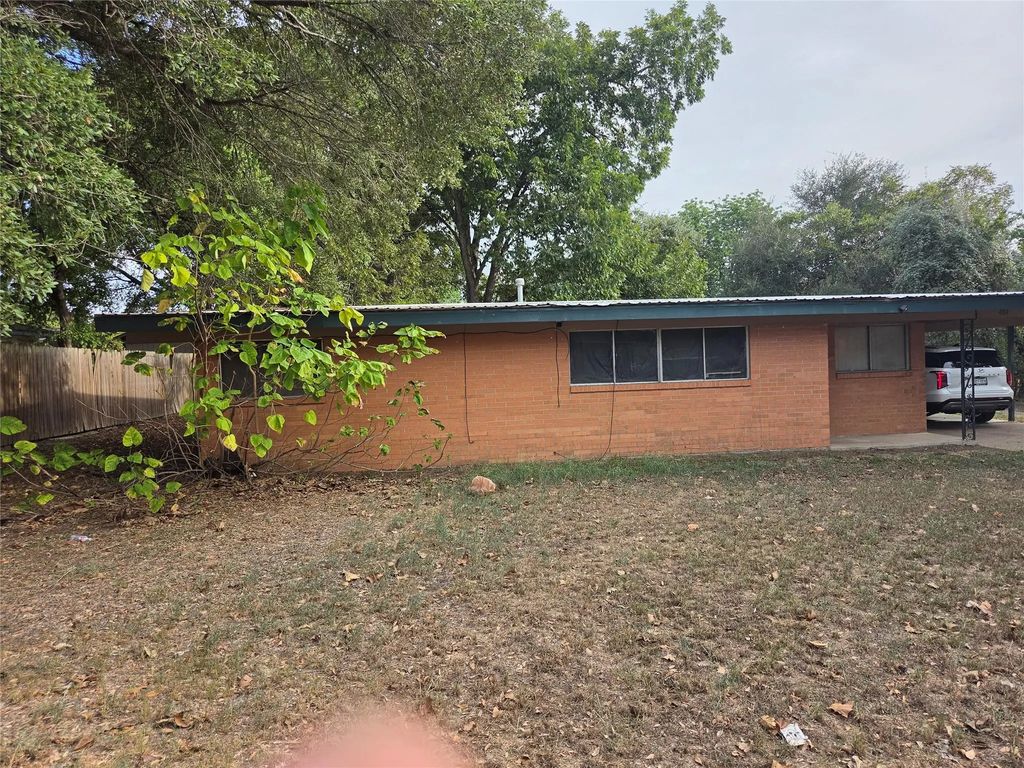 404 E Brown Street, Hearne
