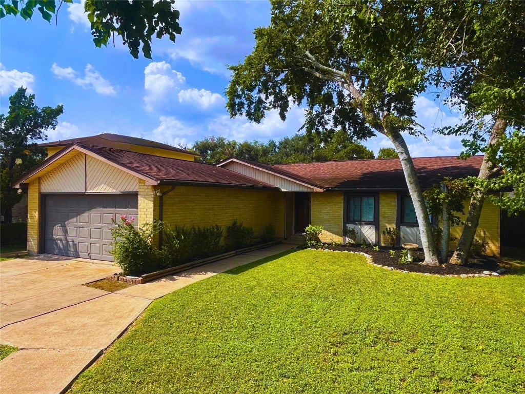 13930 Old Village Lane, Sugar Land