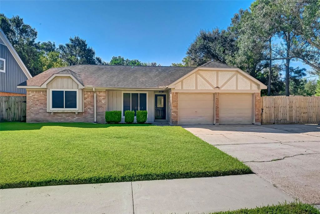 1406 Pinecroft Drive, Sugar Land