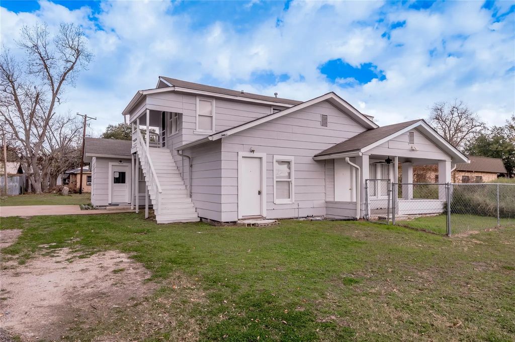 200 W Caroline Street B, Trinity