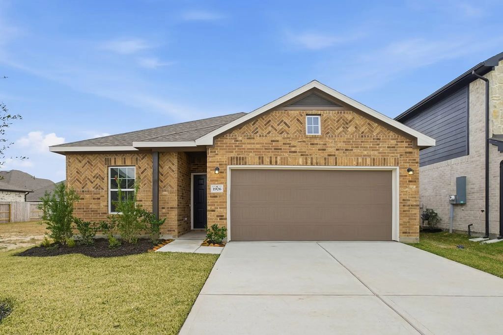 1926 Middle Pass Lane, Angleton