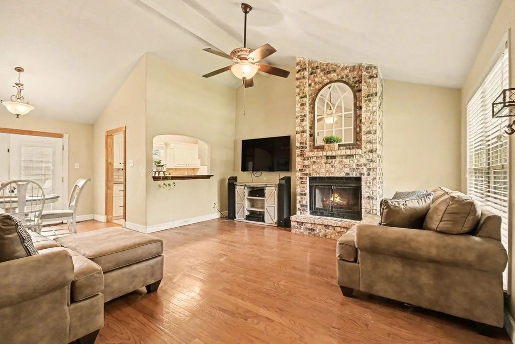 1010 E Belgravia Drive, Pearland