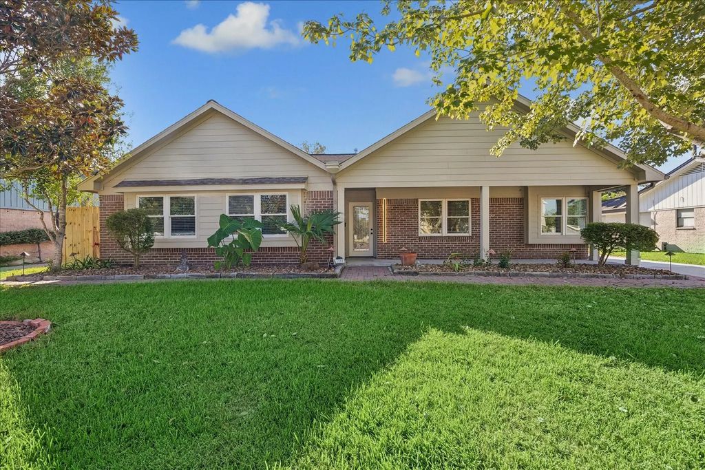 1802 San Sebastian Lane, Houston