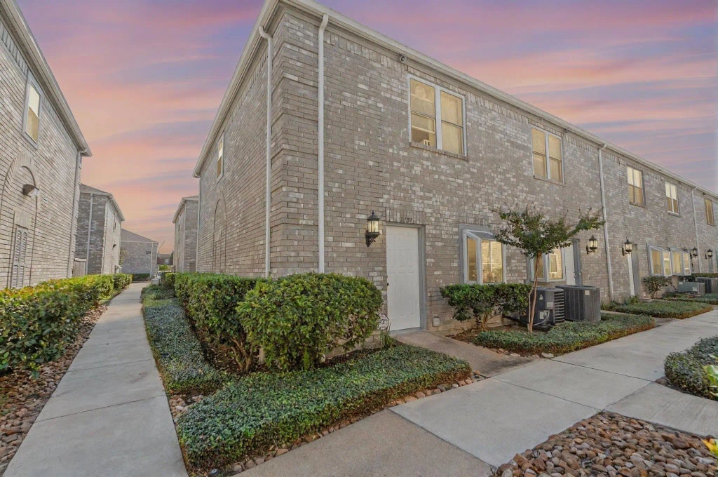 7731 Cambridge Street, Houston