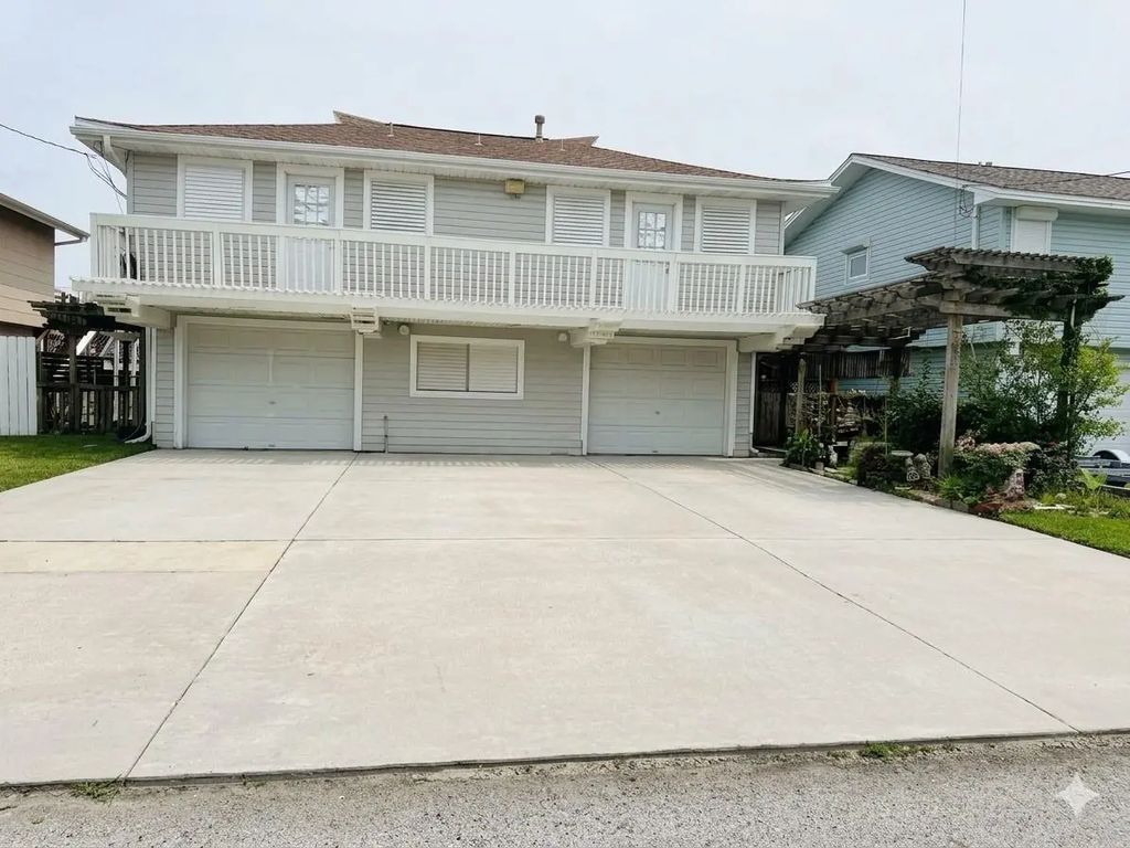 662 Warsaw Street, Hitchcock