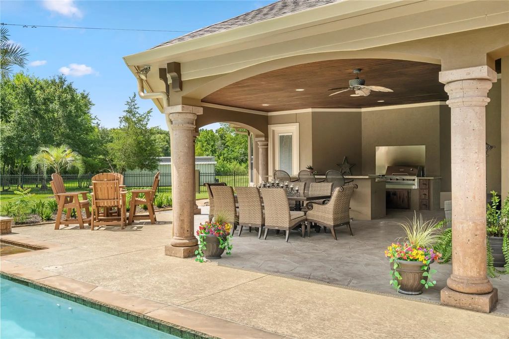 3020 Bridle Path, Friendswood
